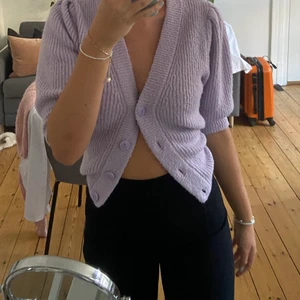 Pastell kofta - Jätte söt pastell kofta ifrån monki! 💕 Jätte skönt material men har tyvärr inte kommit till användning 🥺🙏🏼 köparen står för frakt 