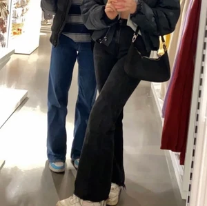 ZARA JEANS - Skitsnygga jeans ifrån zara som tyvärr behöver säljas då de är för små. väldigt sparsamt använda