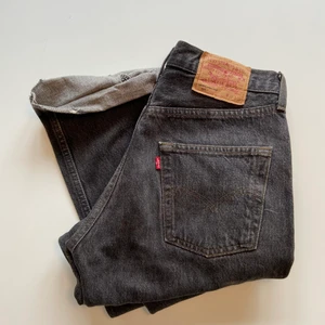 Levis 501 vintage jeans - Säljer mina älskade levis jeans som jag numera inte kommer i längre, därför ingen bild på. Hittade en bild och det är nr 3, ser inte jättebra hur de ser ut dock. Finns i Stockholm 