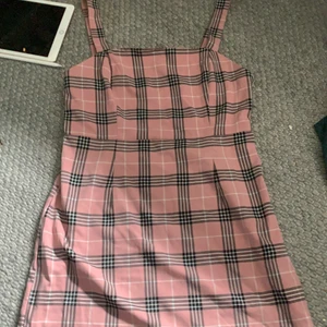 Dress - Klänning från HM, storlek 44, knappt använt den