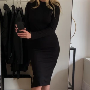 Klänning  - Klänning från Nelly i storlek L. Säljer för 150kr ❤️‍🔥