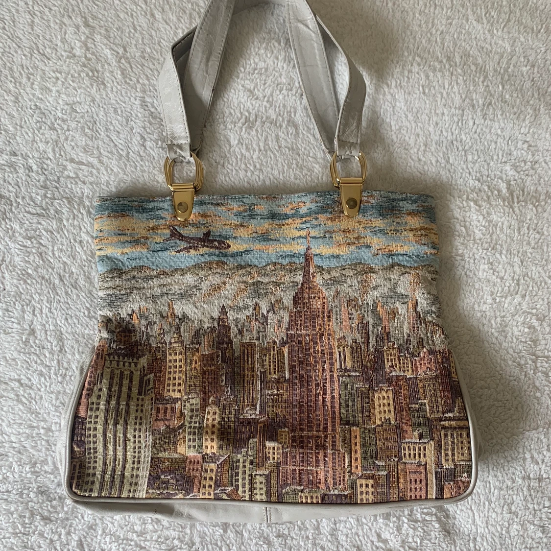 Handväska med brodyr