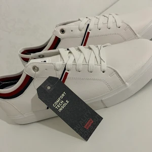 Levis  - Helt nya levis sneakers 