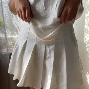 Tenniskjol  - Bra kvalitet och nästan aldrig använd. Säljer pga att den inte används tyvärr. 