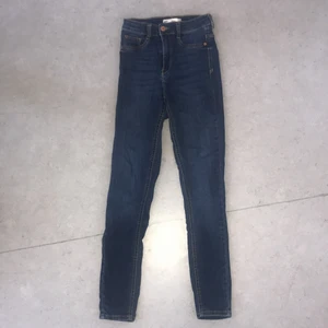 ginat ricot jeans - Modellen på jeans (Molly) storlek small