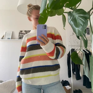 Stickad tröja - Fin stickad tröja som är använd en gång! Storlek M men passar mig som har S💓💓