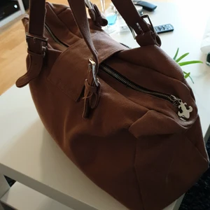 Handväska - En  super fin handväska,  brun. Friis company 