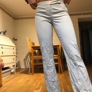 Beiga vintage byxor - Stl 36  Sjukt snygga och sköna men försmå för mig tyvärr Behövs strykas! Annars riktigt sköna, fina, bra kvalitet 