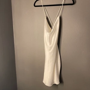 Satin klänning 🤍 - Super fin satin klänning 🤍