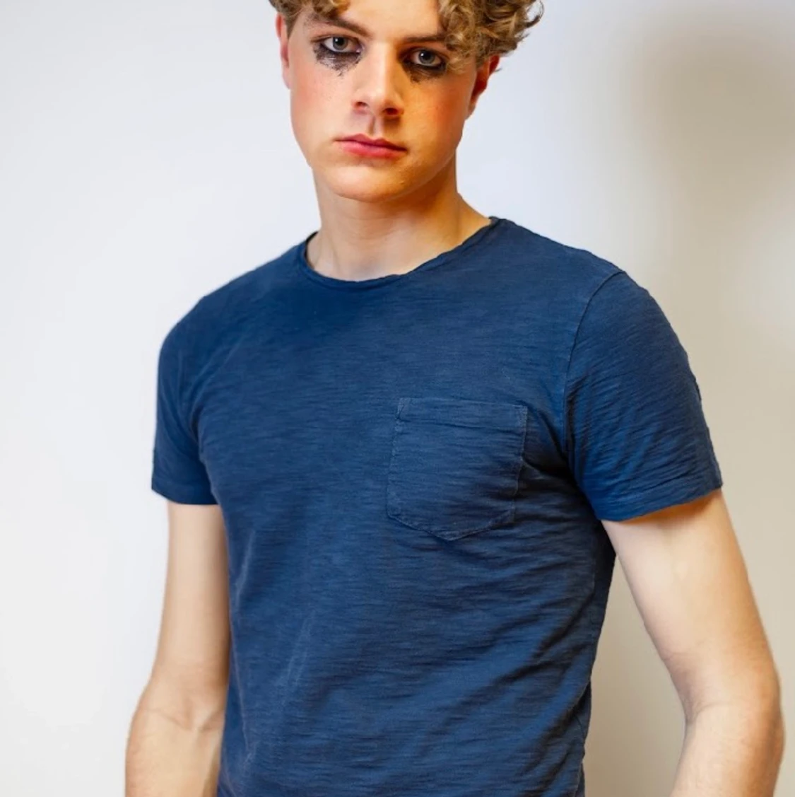 Blå T-shirt  - 90