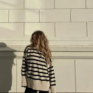 Randig tröja oanvänd - Superfin randig tröja från chiquelle! Slutsåld på hemsidan 🖤 enbart fotad 