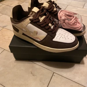 Lost boys archives dunk low dark mocha  - Super feta skor från lost boys archives aldrig använda och storlek 44 samt box plus påsar till skorna finns kvar 