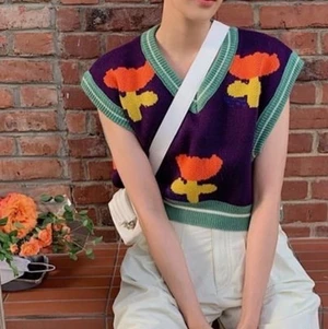 The tulip vest - Jättefin väst med tulpaner på från Kina&Tam. Eftersom den inte har någon lapp är sista bilden ett kvitto från när jag beställde den från Kina&Tam hemsidan. (Första bilden är inte min)