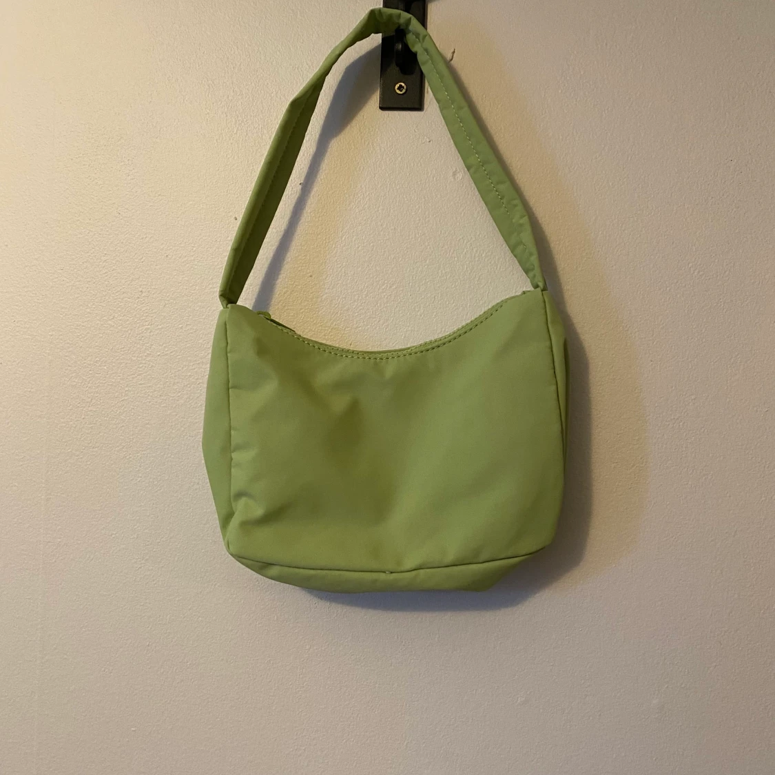 Axelremsväska från Gina Tricot