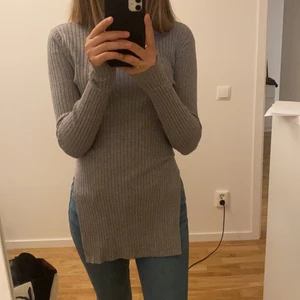 Shein - En ganska ny tröja från shein som inte heller kommer till användning. Skönt tyg och stretchig.