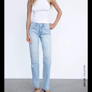 Raka jeans ifrån Zara i storlek 34. Använda 1 gång så de är i nyskick. Säljes pga för liten storlek för mig. Kan skicka bilder vid intresse. 