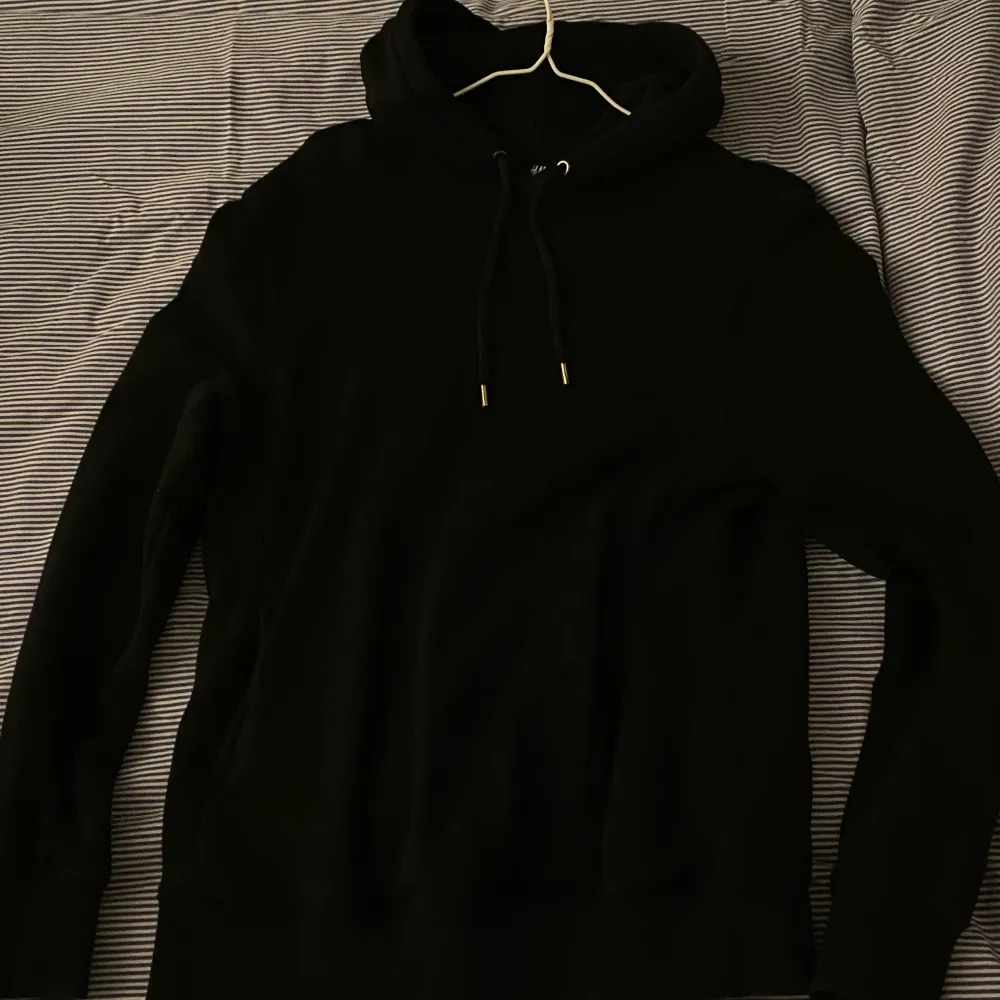 Knappt använd eftersom för liten!. Hoodies.