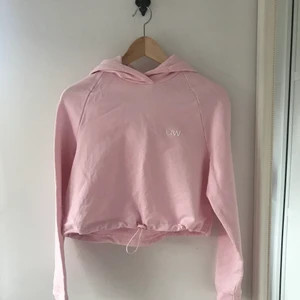I Can I Will Cropped Hoodie - Använd endast ett fåtal gånger, inköpspris 600kr. Köparen står för frakten