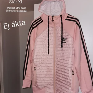 Adidas jacka/hoodie kopia stl XL (M/L)  - Använt denna en gång. Fodrad insida och riktiga fickor. Märkt med XL men den sitter även bra på M/L eftersom det är en Tjocktröja. 