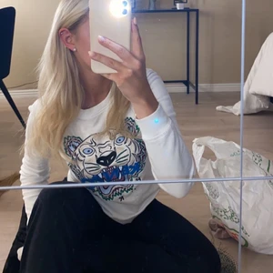 Tröja - Säljer min fina kenzo tröja som är köpt 2018. Använd ändats 2 gånger. Köpt för 2000:-, säljer för 600kr.💗⭐️