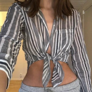 Snygg skjorta  - Randig skjorta! Frakt tillkommer📦