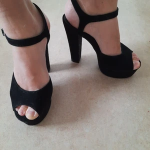 Sammetsklackar - Endast använda 1 gång så gott som nya.