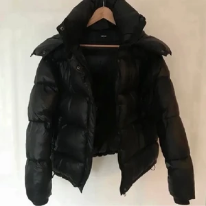 Bikbok jacka storlek L - Säljer min fina pufferjacka från Bikbok i storlek L som är köppt här på Plick, jag säljer den då den var för stor för mig. Den är i väldigt bra skick och är superskön. Jag står för frakten. Skriv om ni vill ha fler bilder!