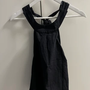 Topp - Knappt använd från nakd 