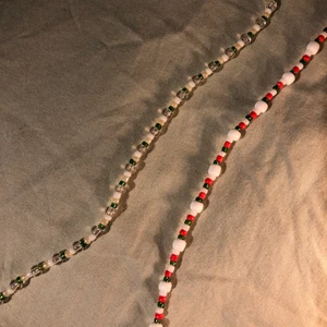 HALSBAND - JULKOLEKTIONEN är nu ute⚡️ Det är limited edition, så halsbanden kommer bara finnas under julen🎄🤍