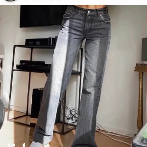 Gråa Zara jeans midrise - Använd fåtal gånger, fint skick, 