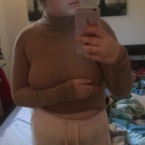 Brun beach tröja - Jätte fin beach brun tröja som är lite genomskinlig 