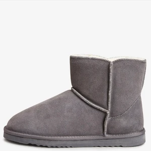 Gråa Uggs - Helt nya uggs jag köpt men som inte kommer komma till användning då jag har andra skor ❤️