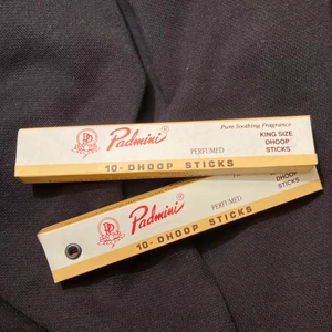 rökelse  - Säljer rökelse! Dom större är i kingsize och kostar 12kr + frakt dom mindre kostar 10kr + frakt ☘️ Rökelsen kommer från Indien. 