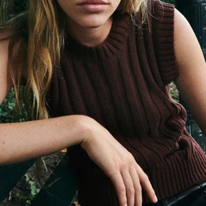 Stickad väst - Brun stickad väst, ej använd, ny! (Lånad bild)