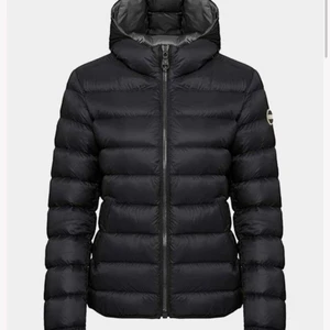 Colmar jacka - Säljer min colmar jacka köpt för 5000. Knappast andvänd och inga märker osv. Skriv till mig så diskuterar vi pris. Väldigt fin och välbehållen. Kan även skicka fel bilder på💘