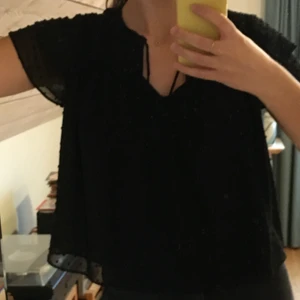 Zara blus - Svart Zara blus som inte är använd så mycket!🖤