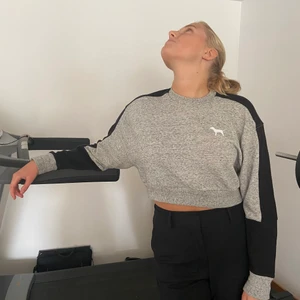 PINK tröja! - Jättefin tröja i bra skick, croppad och sweatshirt material