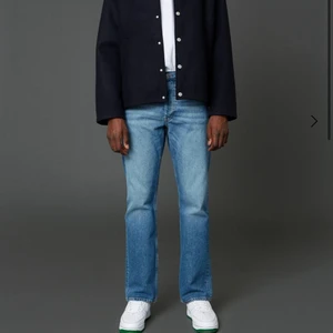 Hope rush denim storlek 30 - Hope rush denim jeans i storlek 30 i helt utmärkt skick, köptes för nån månad sedan på hope butiken i Stockholm, kvitto finns!