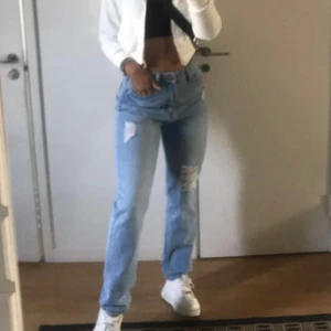 Helt nya boyfriend Jeans - Sjukt snygga boyfriend jeans. Använda endast till bilden. Strl 38/M