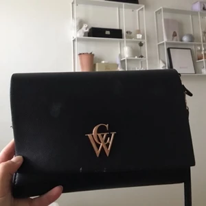 CARIN WESTER VÄSKA - Superfin väska köpt för 400 förra året! Mindre defekter men görs rent innan den skickas.