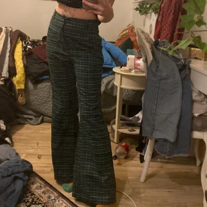 Rutiga byxor  - Säljer dessa byxor!! Hör av dig om du är intresserad eller har några frågor! Kram💞