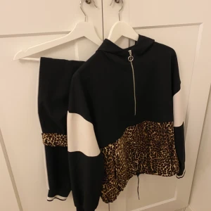 Tracksuit - Tracksuit från Zara i storlek S. I fint använt skick. Samfraktar ☺️