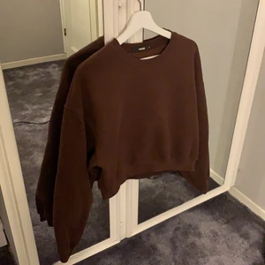 Tröja - Brun tröja från Bikbok i storlek S, använd ca 4 gånger.