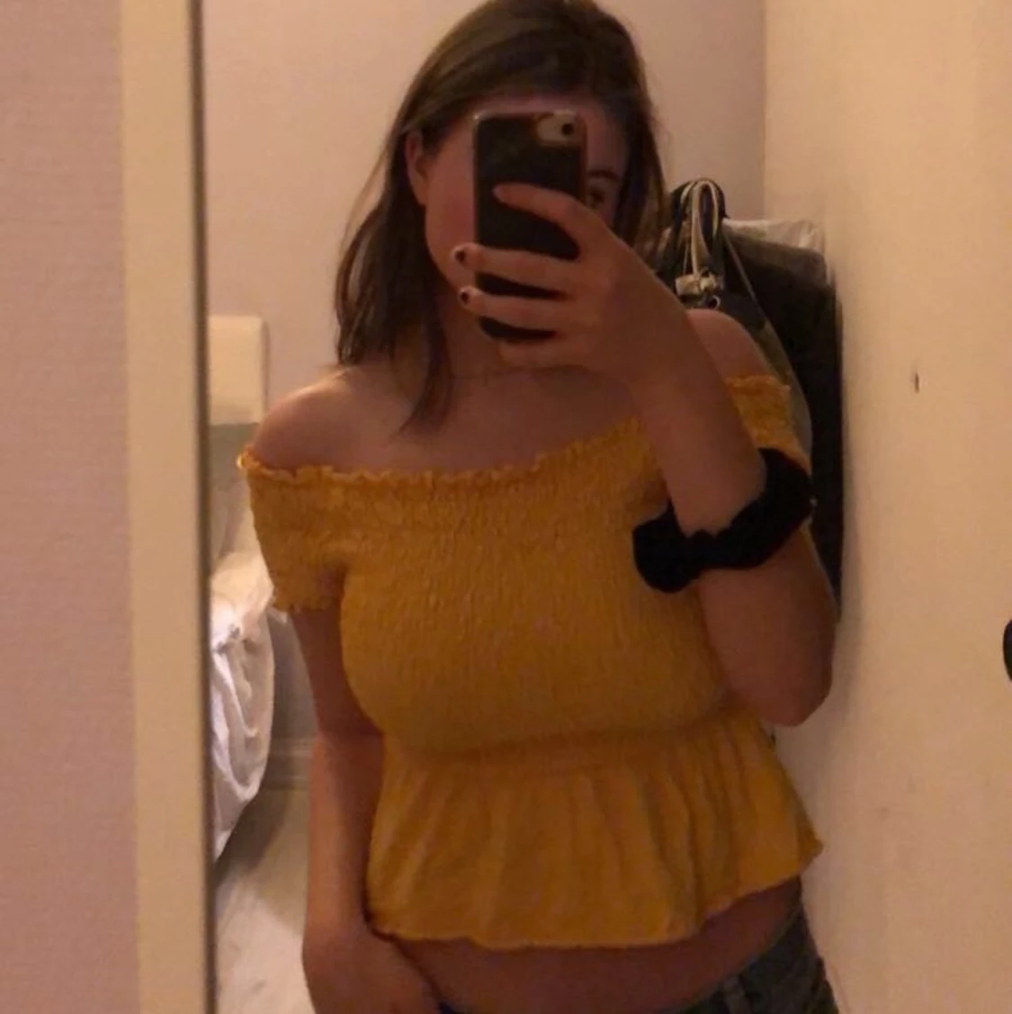 Gul off shoulder topp - 90