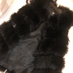 Pälsväst Storlek S - Jätte bra skick. Pris kan diskuteras 