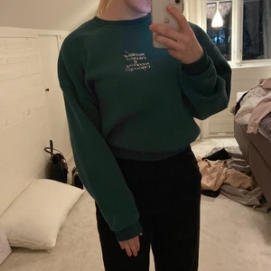 sweatshirt madlady - grön sweatshirt från madlady, knappt använd (pris: 200kr inklusive spårbar frakt) köpt för 499kr