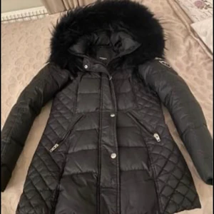 Rock and Blue vinterjacka st 34 - Jackan är i storlek 34. Modellen är Rock and Blue Mid Beam