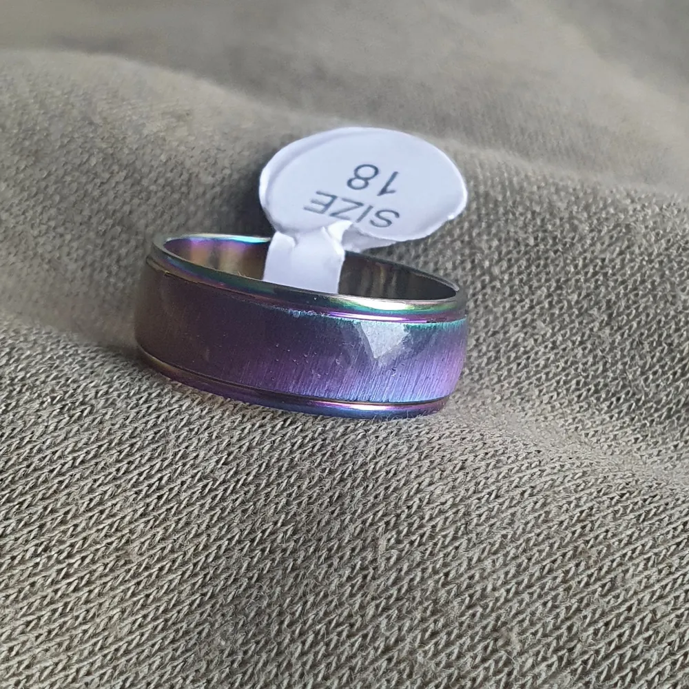Rainbow Chrome ring av rostfritt stål. Färgar inte av sig. Inre diameter på 15mm. Accessoarer.