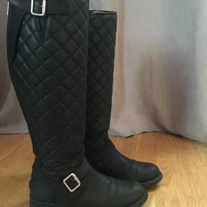 Jonny bulls 38 - Storlek 38 fint använt skick nypris 2500 säljs för 700kr