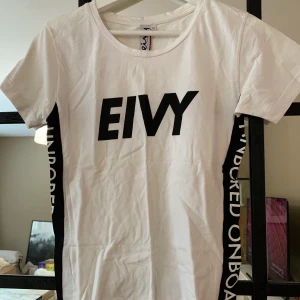 Eivy Tshirt  - Köparen står för frakt, bra skick